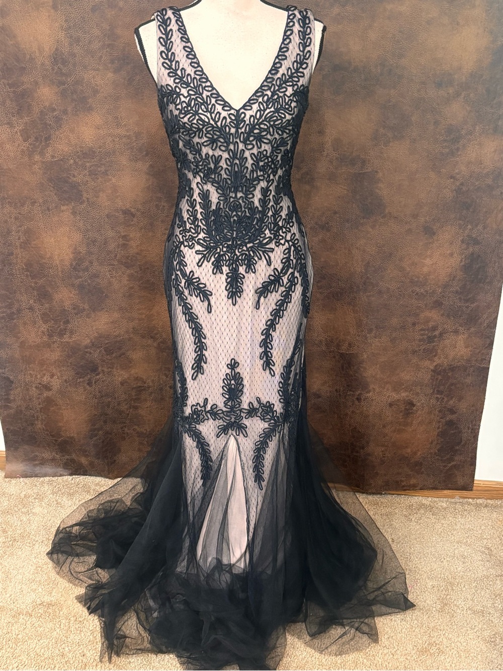 CACHET black lace embroidered formal gown